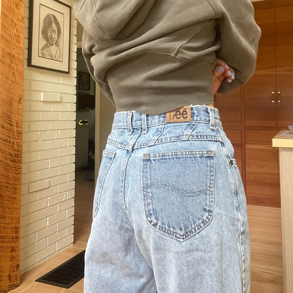 Vintage Lee High Rise Light Wash Blue Jeans Mom Tapered 90s Worn Size 28… - Picture 3 of 8